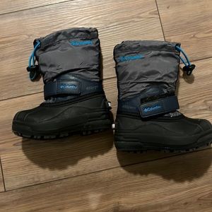 Snow Boots - Columbia - toddler size 9